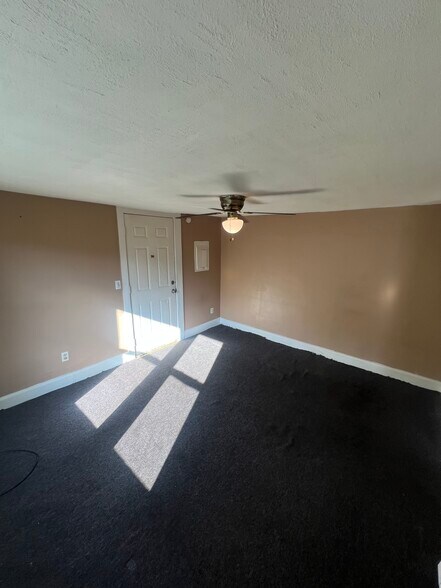 Building Photo - 132 Reed Ave