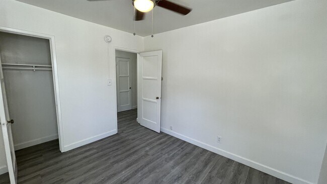 Building Photo - 2425 Silver Lake Blvd