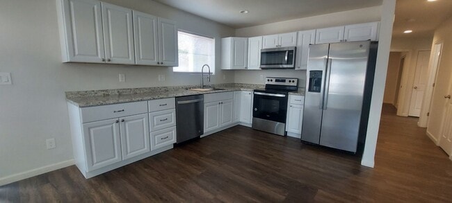 Building Photo - MP132 - 14418-14420 E Heroy