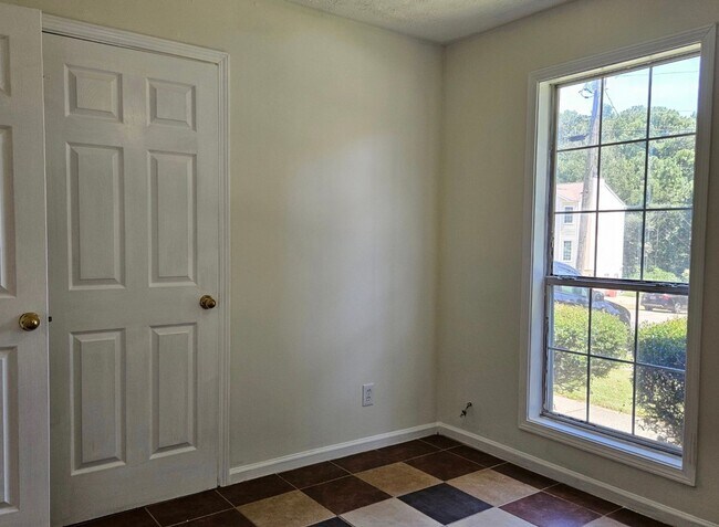 Building Photo - 3172 Creekwood Dr