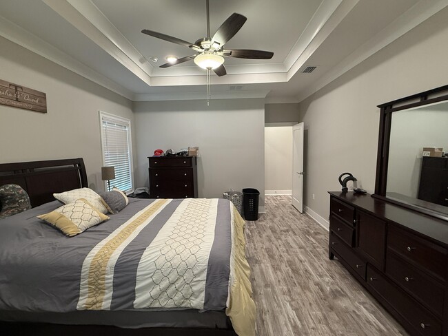 Building Photo - 1002 Gloria Ave