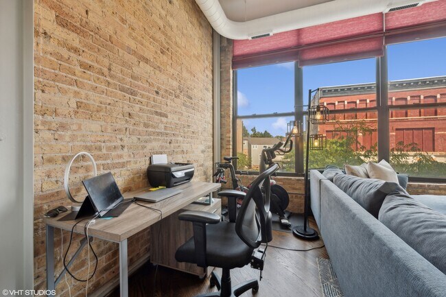 Building Photo - 1400 N Milwaukee Ave