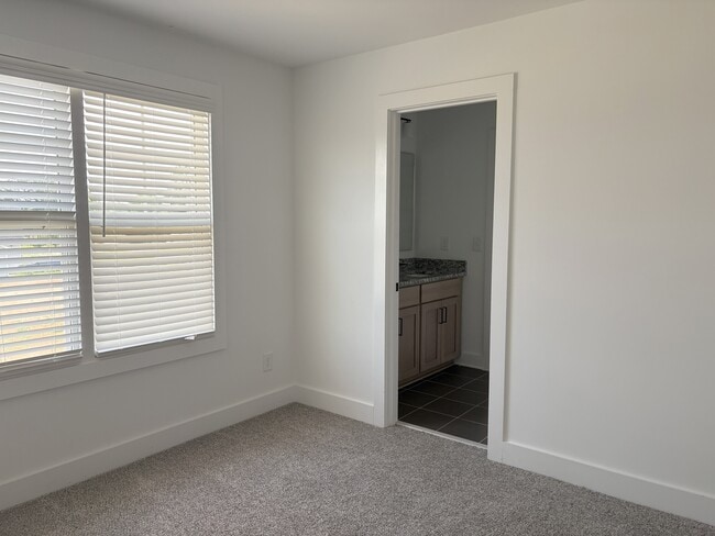 Building Photo - 120 Willa Mae Ln