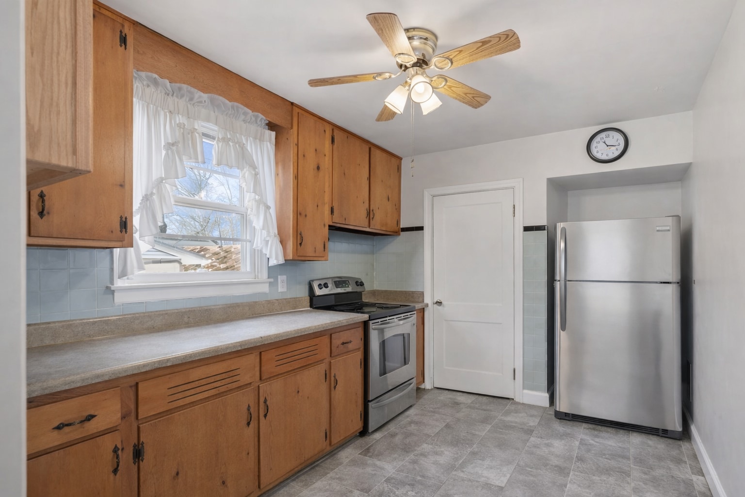 Kitchen - 2409 Buford Ave