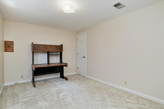 Building Photo - 10725 E Maplewood Dr