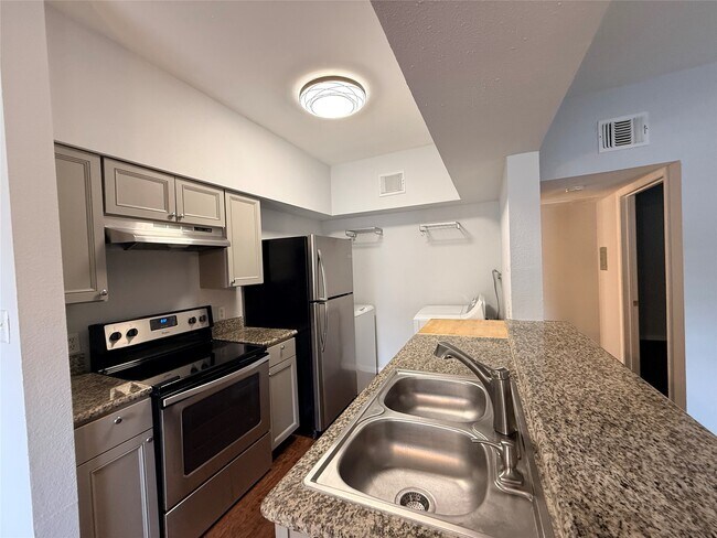 Building Photo - 2626 Holly Hall St