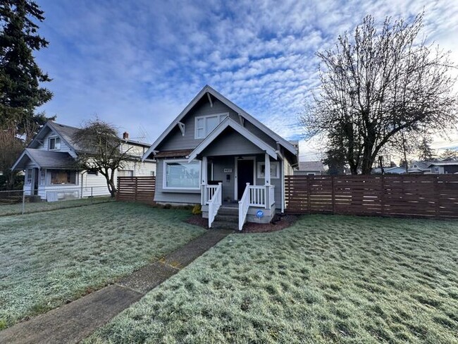 Primary Photo - Wonderful Immaculate 4 Bedroom Craftsman H...