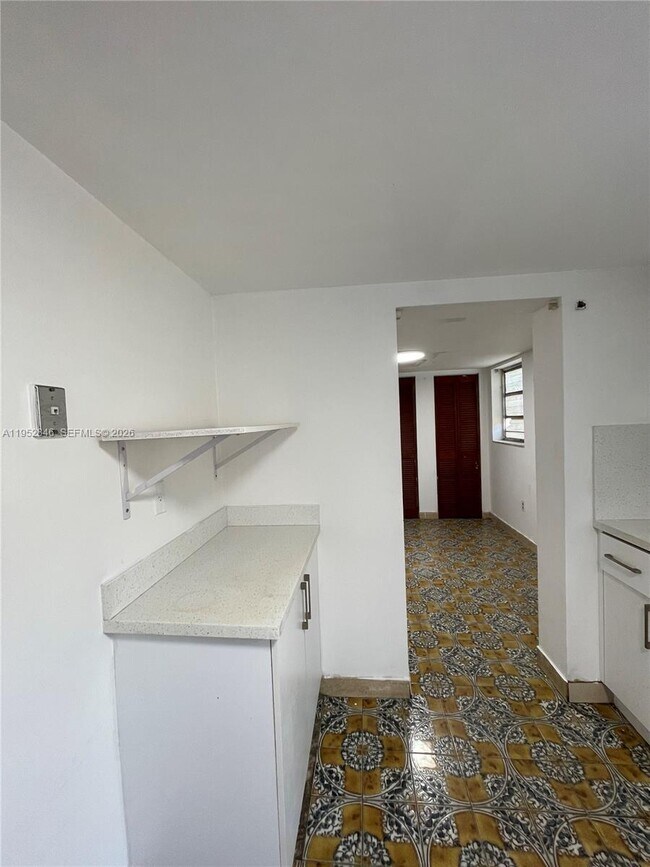 Building Photo - 3500 E 6th Ave