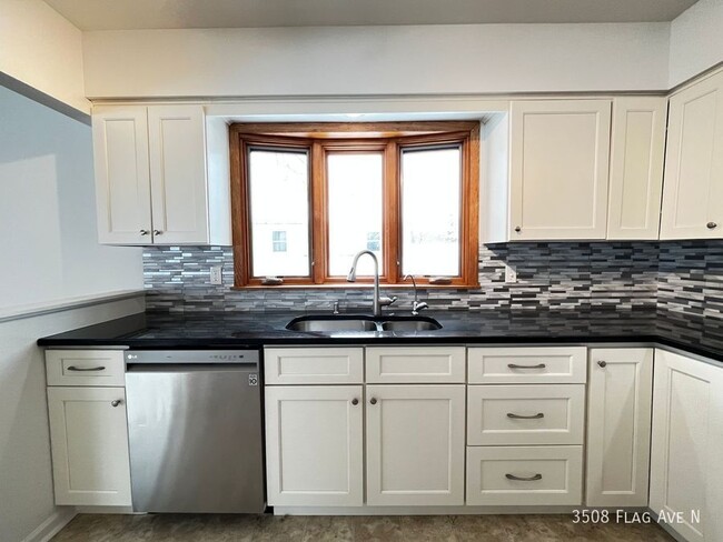 Building Photo - 4br 2.5ba ~ Security Deposit Free Alternat...