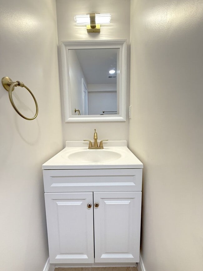 Building Photo - 13th ST