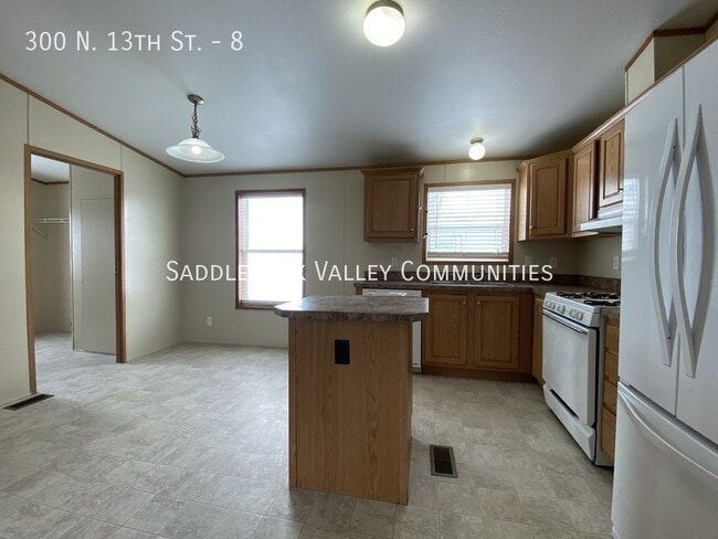 Building Photo - 300 N 13th St