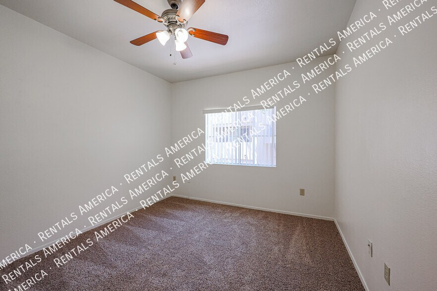Building Photo - 3830 E Lakewood Pkwy E