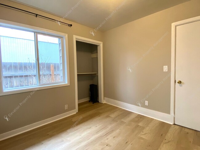 Building Photo - Centrally Located 2BR - 2BA Duplex in the ...