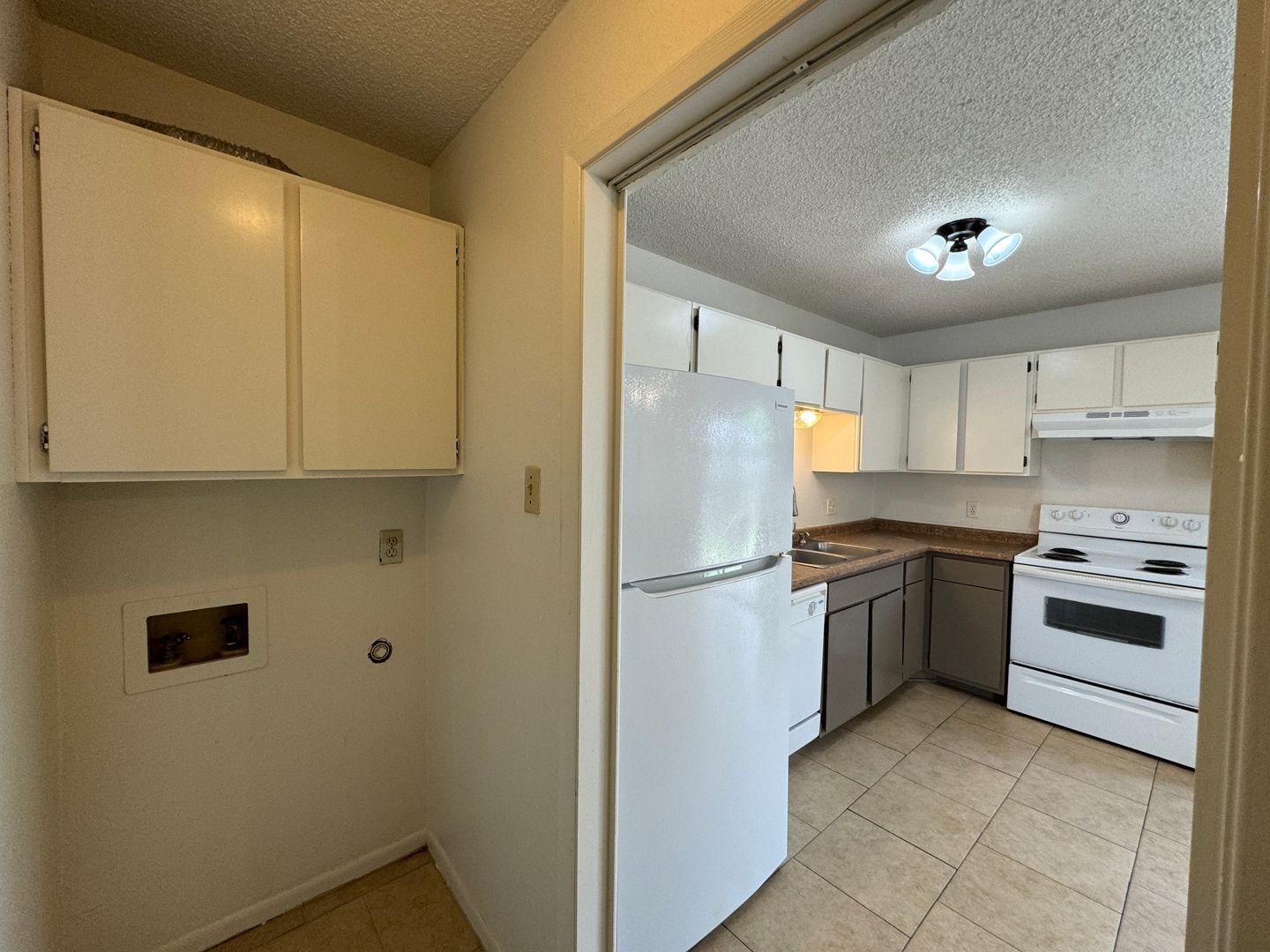 Building Photo - 2515 Bermuda Dr