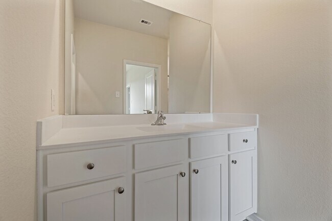 Building Photo - 15802 Berry Hl Dr