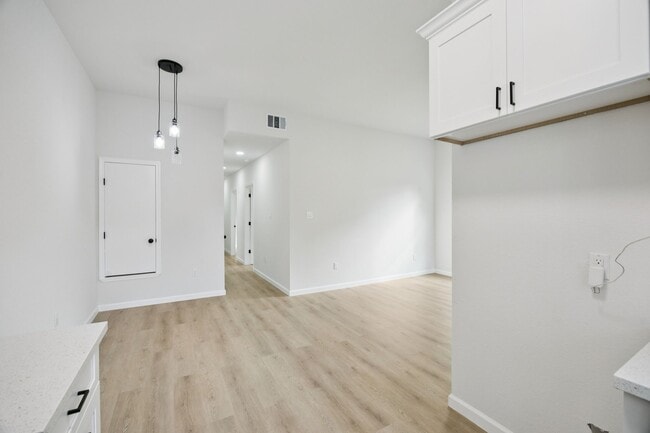 Building Photo - 301 Cartersville St