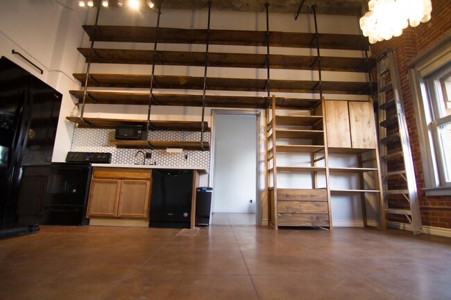 Plenty of storage space - 215 W 7th St