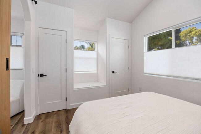 Building Photo - Enjoy the view from this 4 bedroom home with solar and overlooking the lagoon in quiet neighborhood