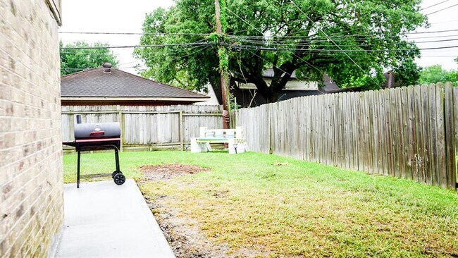 Building Photo - 6708 Biggs Ct