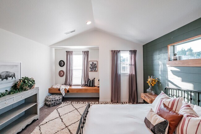 Building Photo - Beautiful 3 Bedroom on Large Corner Lot!