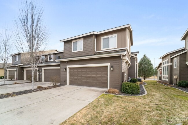 Building Photo - 2122 W Summit Pkwy