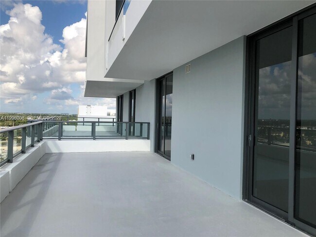 Building Photo - 2960 NE 207th St