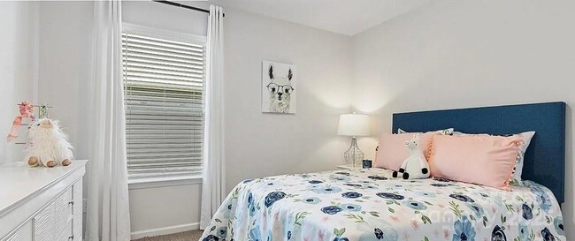 Building Photo - 2224 Lilium Dr