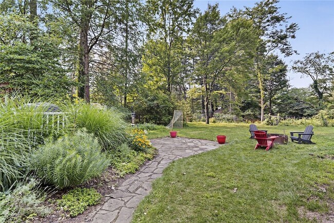 Building Photo - 204 Roat St