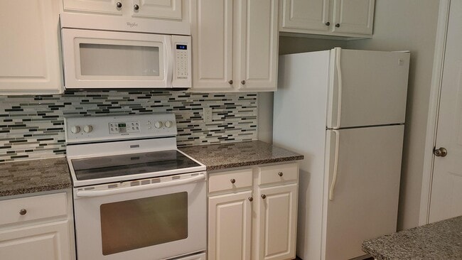 Building Photo - Coming Soon! 3 Bedroom / 2.5 Bath in South Durham Neighborhood!