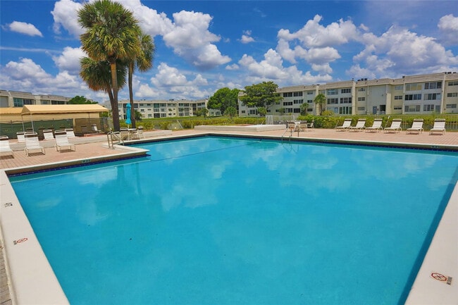 Building Photo - 8225 Sunrise Lakes Blvd