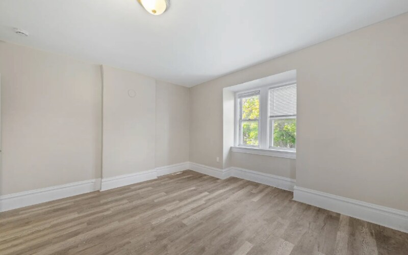 Building Photo - 3325 Itaska St