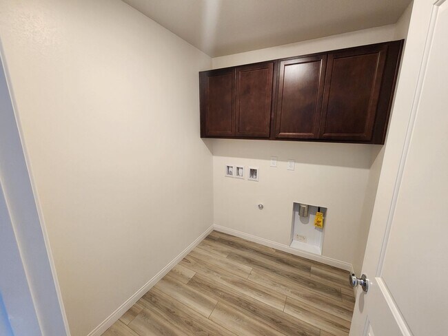 Building Photo - Gorgeous 3bed/2.5bath/2Car home located in Insirada
