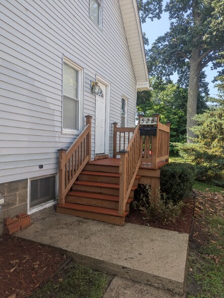 Primary Photo - 525 Parkdale Ave
