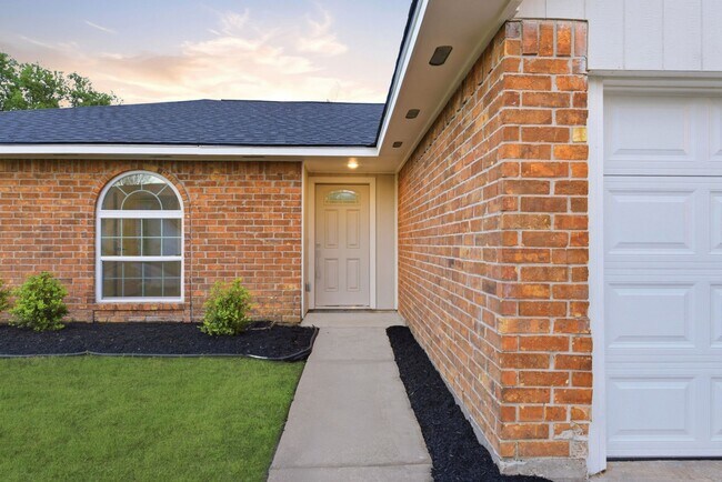 Building Photo - 7310 Sonnet Glen Ln