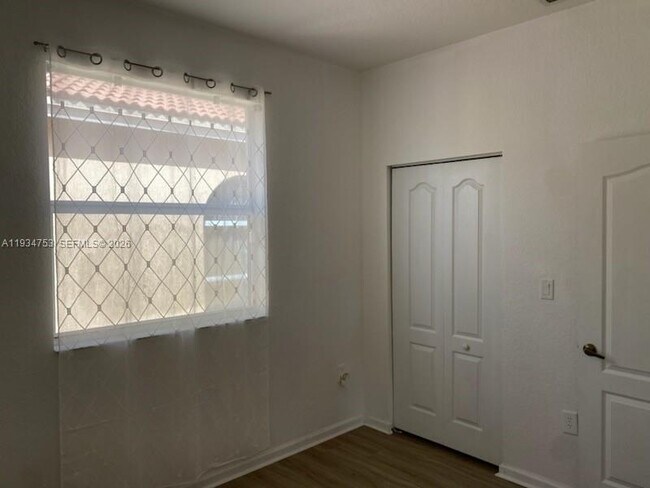 Building Photo - 3760 NE 9th Ct