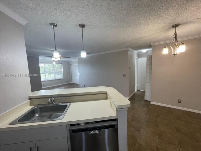 Building Photo - 3390 Pinewalk Dr N