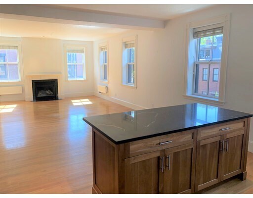 Building Photo - 39 Clarendon St