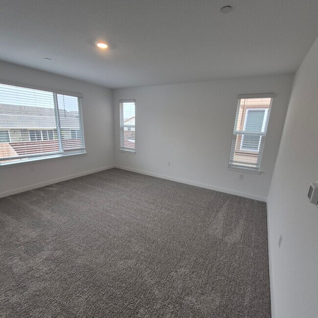 Building Photo - Brand New 4 Bedroom Home in Lennar's Cyan Community