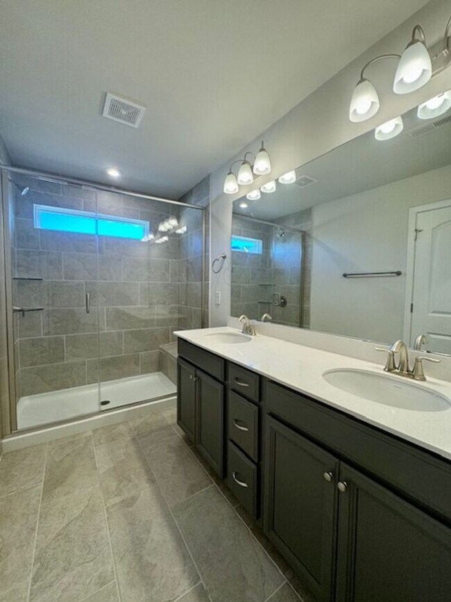 Building Photo - 3BR/2.5BA w/ Quartz Kitchen + Garage in North Charlotte