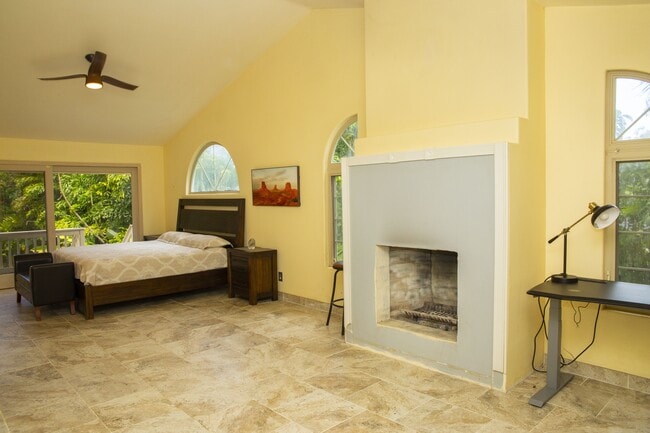 Building Photo - 592 Kaupakalua Rd