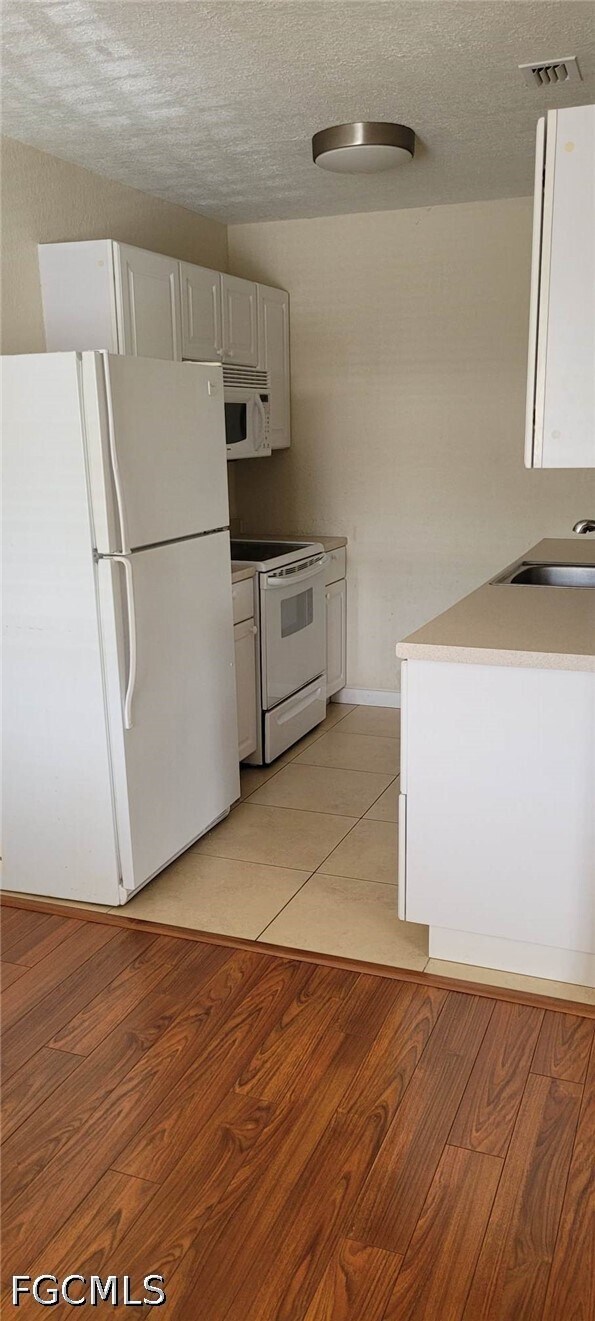 Building Photo - 4611 Bayshore Dr