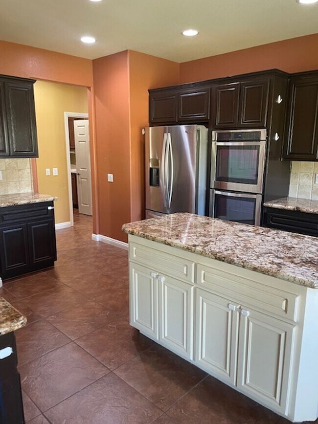 Building Photo - Wine Country awaits