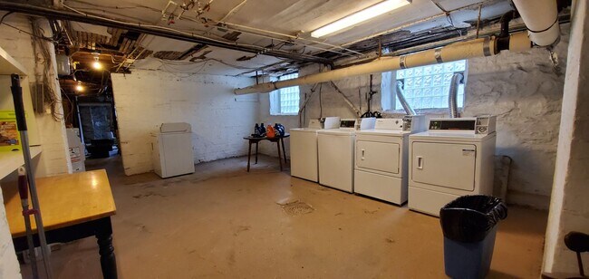 Building Photo - 260 Gross St