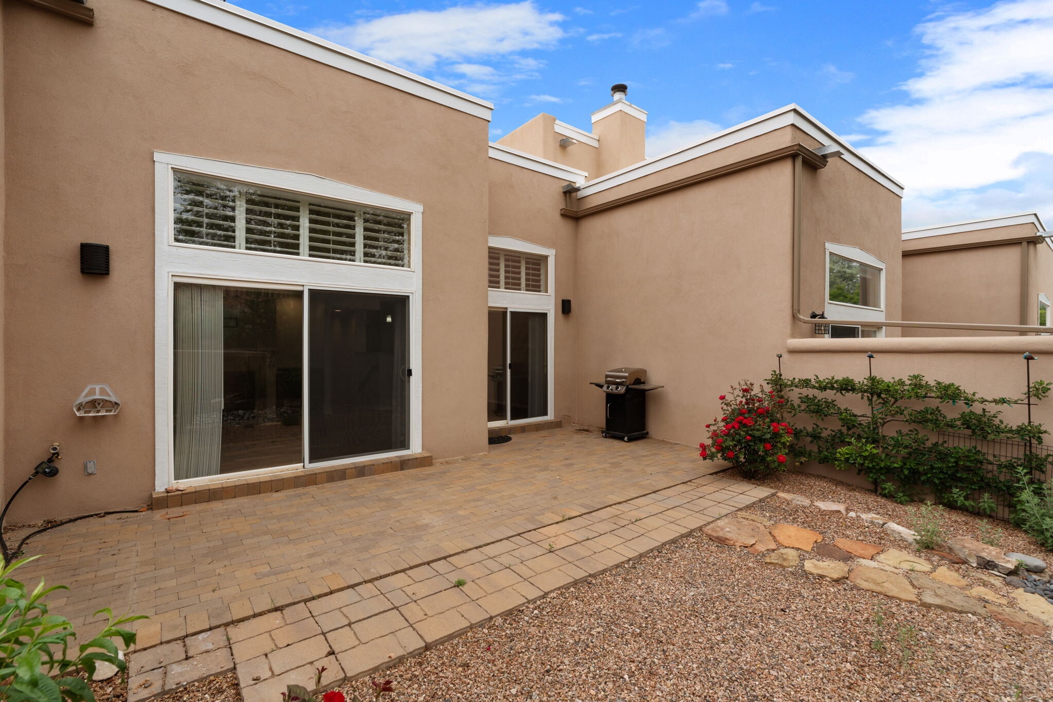 Building Photo - 663 Bishops Lodge Rd