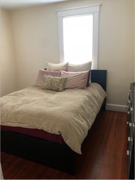 Building Photo - 48 Nesbit Avenue