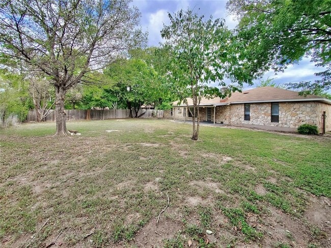 Building Photo - 9512 Meadowheath Dr