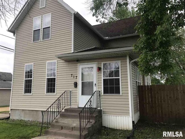 Primary Photo - 717 S 7th St