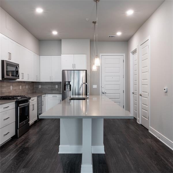 Building Photo - 1300 W 5th St