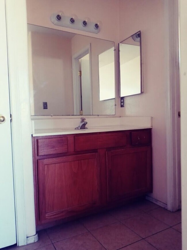 Building Photo - 3 Bed 2 Bath in Glendale