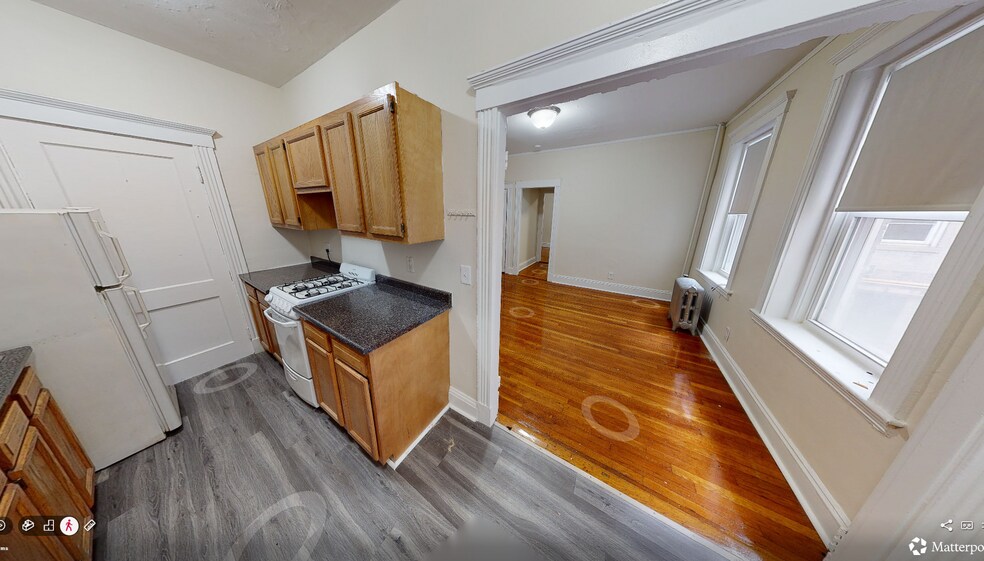 Building Photo - 425 Park Dr